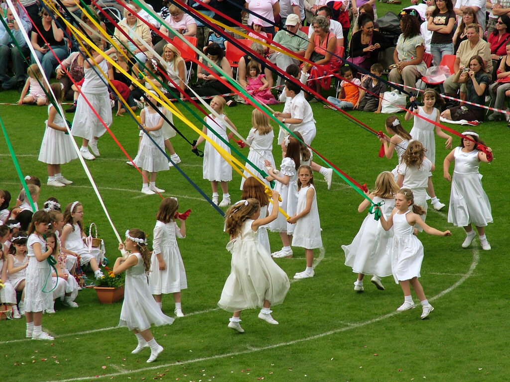Традиции и обычаи английского народа - танец вокруг майского шеста